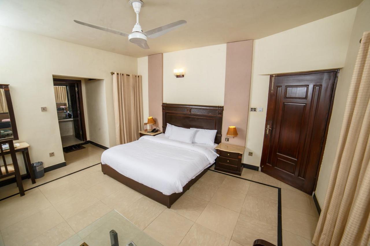 Shelton Accommodator Peshawar Exterior foto